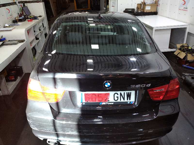 BMW SERIE 3 BERLINA (E90) 320d   |   09.07 - 12.10 foto 9