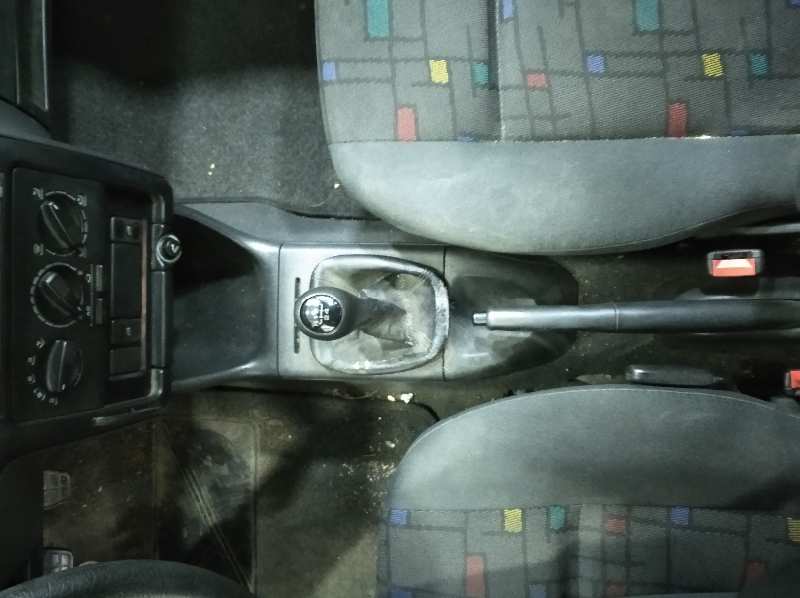 VOLKSWAGEN POLO BERLINA (6N1) Básico   |   09.94 - ...