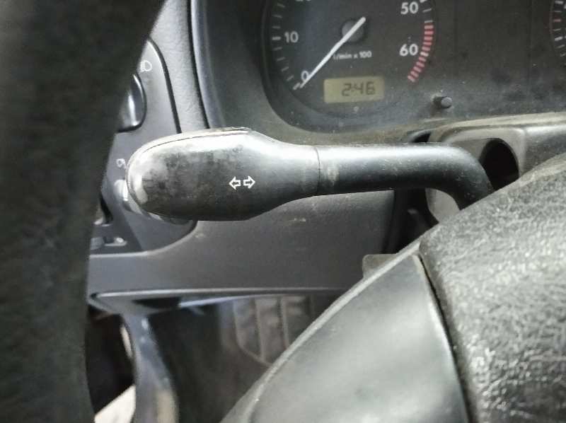 VOLKSWAGEN POLO BERLINA (6N1) Básico   |   09.94 - ...