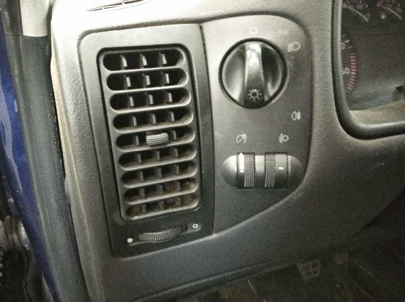 VOLKSWAGEN POLO BERLINA (6N1) Básico   |   09.94 - ...