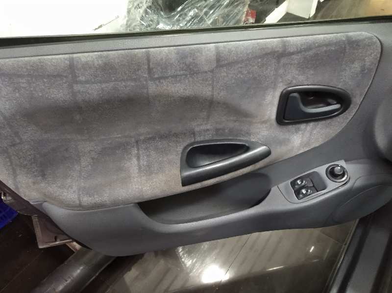 RENAULT MEGANE I FASE 2 BERLINA (BA0) 1.9 D Authentique   |   10.00 - 12.01 foto 8