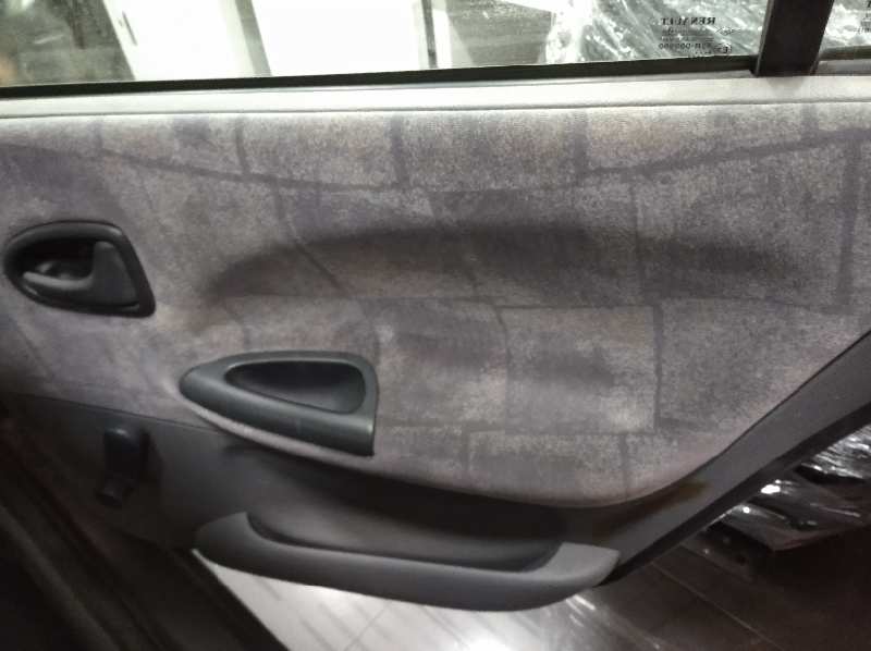 RENAULT MEGANE I FASE 2 BERLINA (BA0) 1.9 D Authentique   |   10.00 - 12.01 foto 9