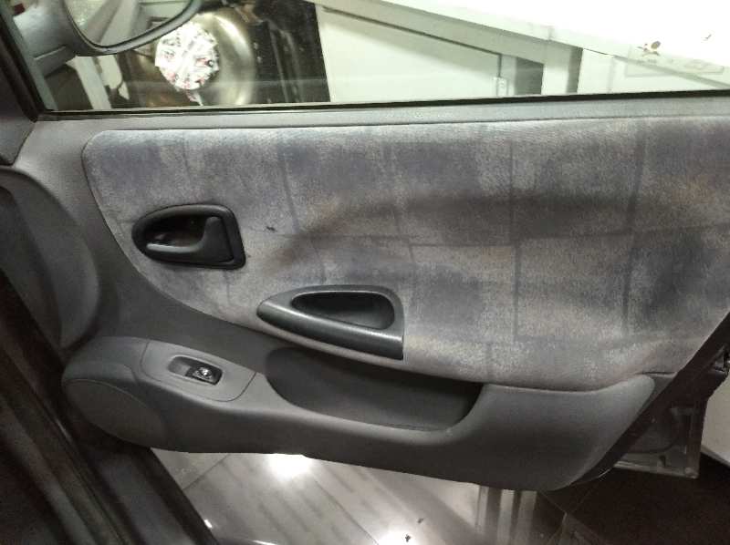 RENAULT MEGANE I FASE 2 BERLINA (BA0) 1.9 D Authentique   |   10.00 - 12.01 foto 10
