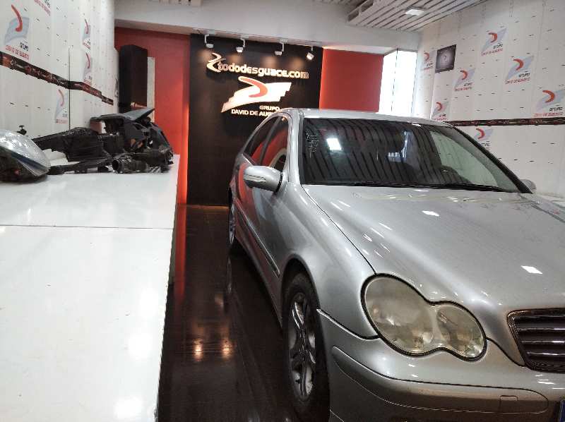 MERCEDES CLASE C (W203) BERLINA 220 CDI (LA) (203.008)   |   04.03 - 12.06 foto 2