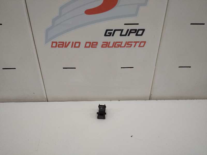 MANDO ELEVALUNAS DELANTERO DERECHO foto 5