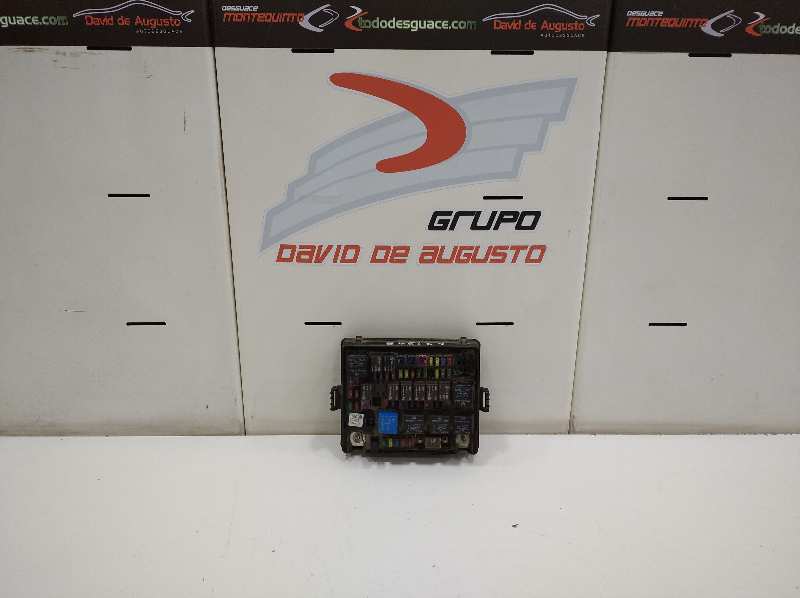 CAJA RELES / FUSIBLES
