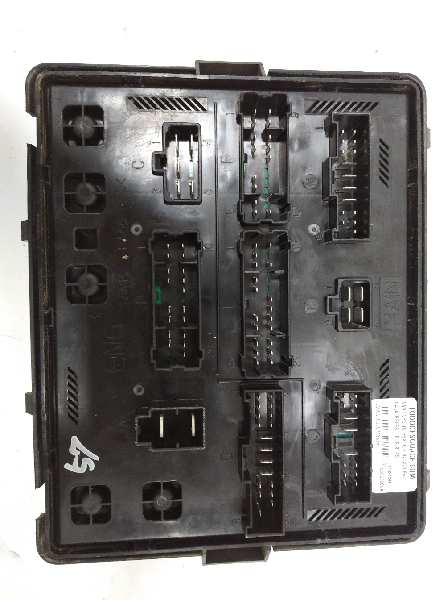 CAJA RELES / FUSIBLES foto 3