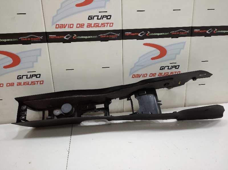 GUARNECIDO CENTRAL AUDI A3 SPORTBACK (8P) 2.0 TDI Ambiente   |   09.04 - 12.08