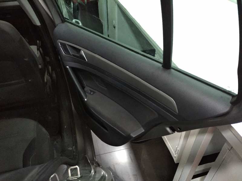 VOLKSWAGEN GOLF VII SPORTSVAN Advance BlueMotion Tech   |   05.14 - 12.17