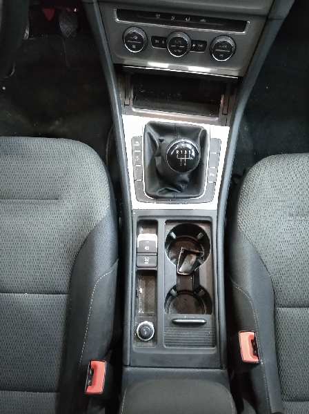 VOLKSWAGEN GOLF VII SPORTSVAN Advance BlueMotion Tech   |   05.14 - 12.17