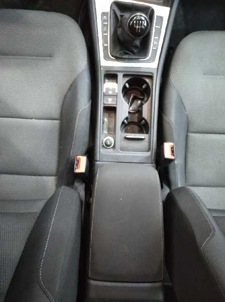 VOLKSWAGEN GOLF VII SPORTSVAN Advance BlueMotion Tech   |   05.14 - 12.17