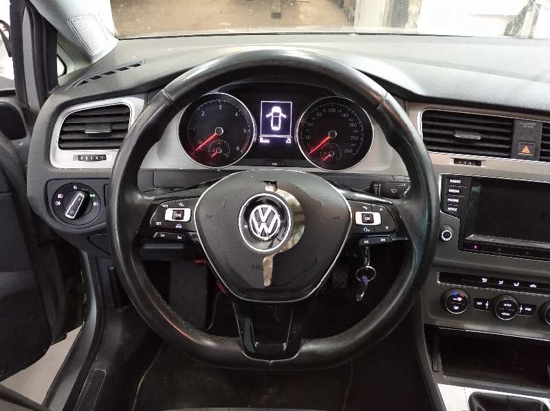 VOLKSWAGEN GOLF VII SPORTSVAN Advance BlueMotion Tech   |   05.14 - 12.17