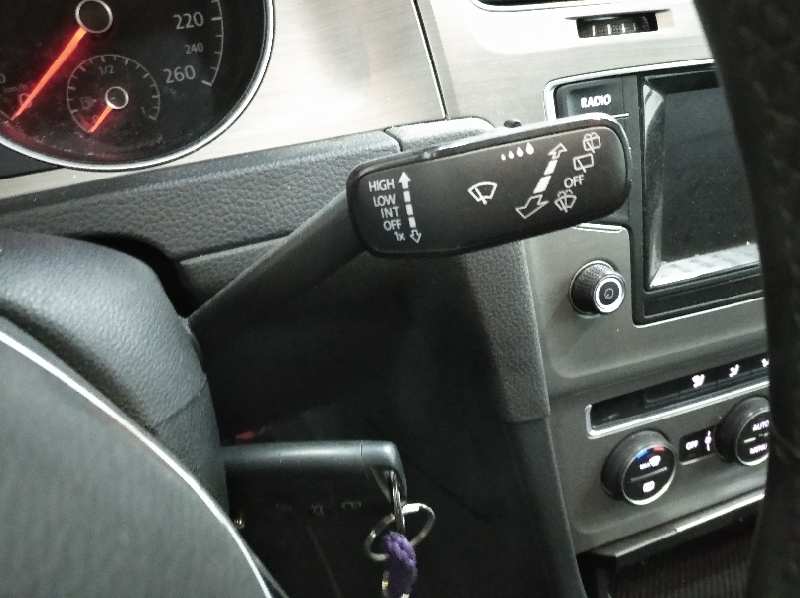 VOLKSWAGEN GOLF VII SPORTSVAN Advance BlueMotion Tech   |   05.14 - 12.17