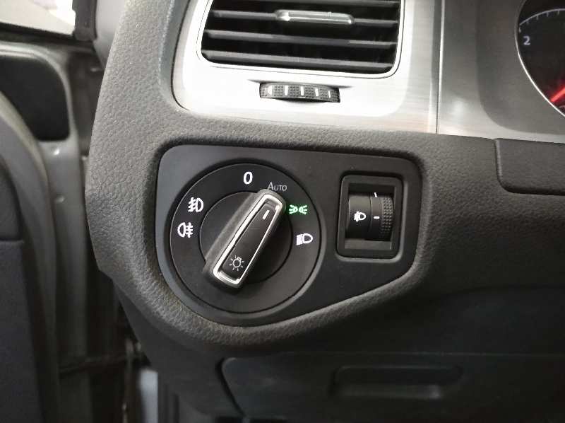 VOLKSWAGEN GOLF VII SPORTSVAN Advance BlueMotion Tech   |   05.14 - 12.17