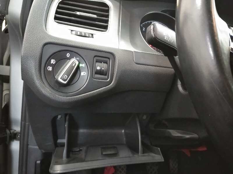 VOLKSWAGEN GOLF VII SPORTSVAN Advance BlueMotion Tech   |   05.14 - 12.17