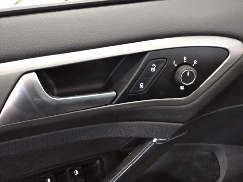 VOLKSWAGEN GOLF VII SPORTSVAN Advance BlueMotion Tech   |   05.14 - 12.17