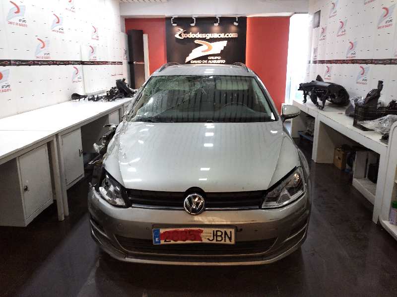 VOLKSWAGEN GOLF VII SPORTSVAN Advance BlueMotion Tech   |   05.14 - 12.17