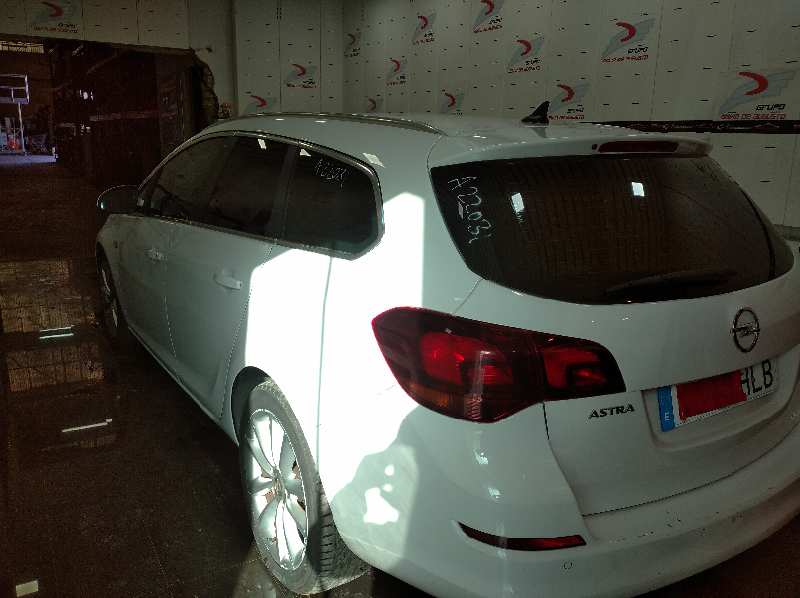 OPEL ASTRA J SPORTS TOURER Sport   |   08.10 - ... foto 4