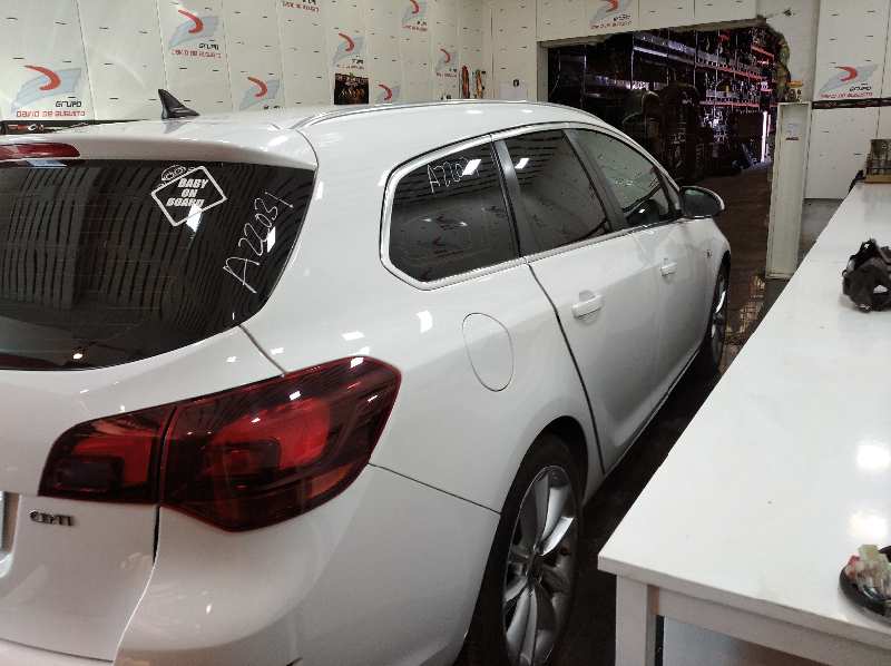 OPEL ASTRA J SPORTS TOURER Sport   |   08.10 - ... foto 5