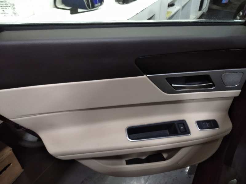 JAGUAR XF Portfolio   |   04.15 - 12.20