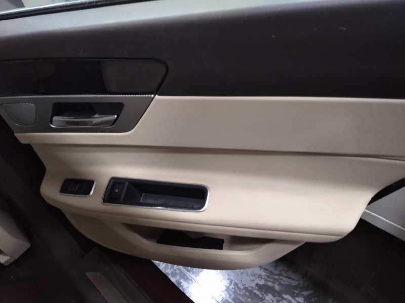 JAGUAR XF Portfolio   |   04.15 - 12.20