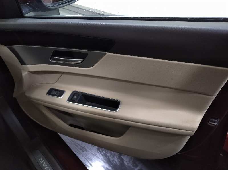 JAGUAR XF Portfolio   |   04.15 - 12.20