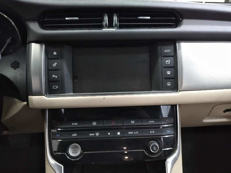 JAGUAR XF Portfolio   |   04.15 - 12.20