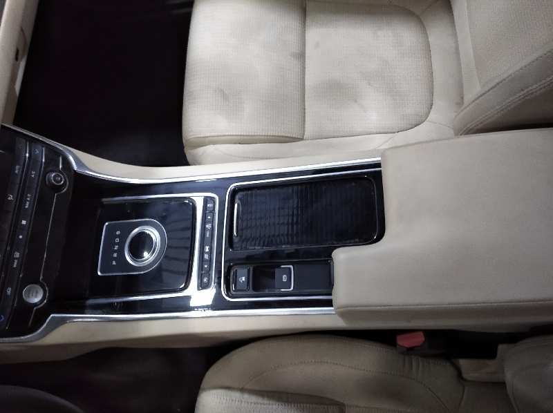 JAGUAR XF Portfolio   |   04.15 - 12.20