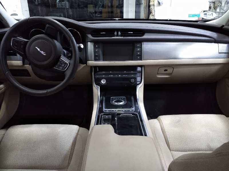 JAGUAR XF Portfolio   |   04.15 - 12.20
