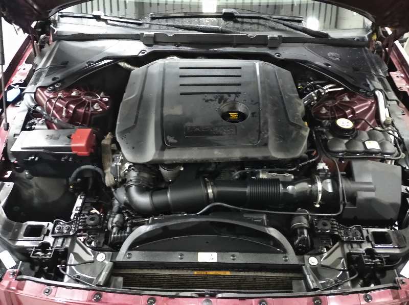 JAGUAR XF Portfolio   |   04.15 - 12.20