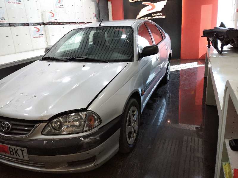 TOYOTA AVENSIS BERLINA (T 22) 2.0 D4-D Luna (5-ptas.)   |   08.99 - 12.00 foto 3