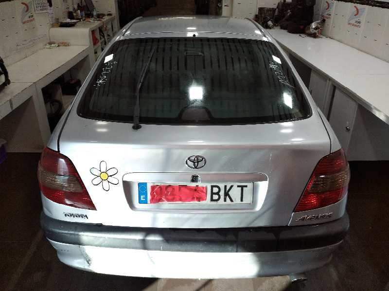 TOYOTA AVENSIS BERLINA (T 22) 2.0 D4-D Luna (5-ptas.)   |   08.99 - 12.00 foto 8