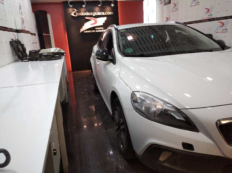 VOLVO V40 CROSS COUNTRY (2012-0) Basis