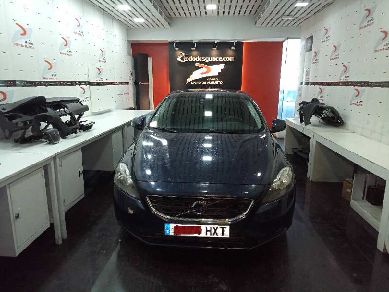 VOLVO V40 (2012-0) R-Design Kinetic