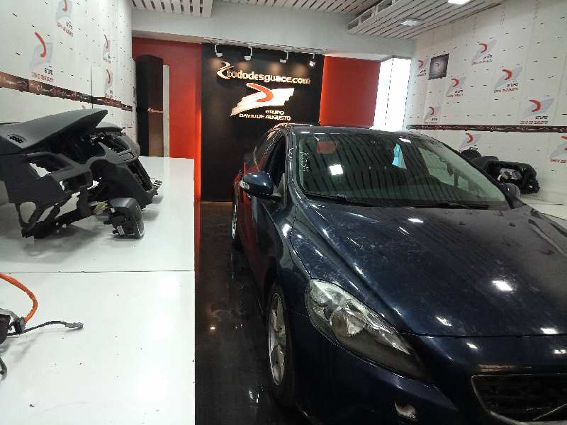 VOLVO V40 (2012-0) R-Design Kinetic foto 2