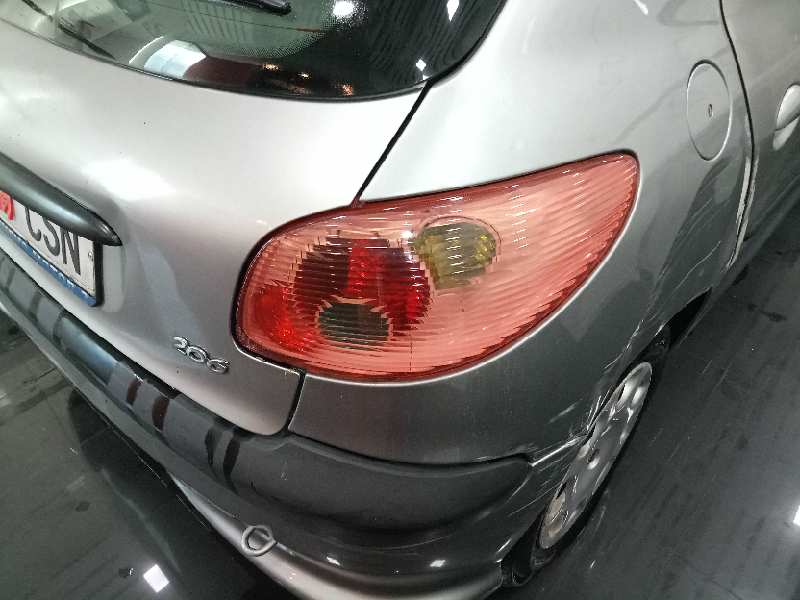 PEUGEOT 206 BERLINA X-Line   |   10.02 - 12.10 foto 12