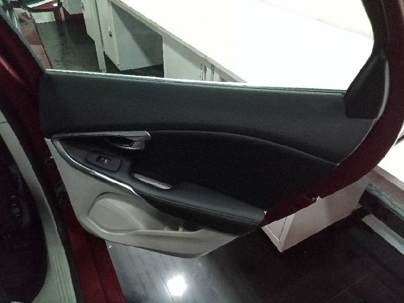 VOLVO V40 (2012-0) You!