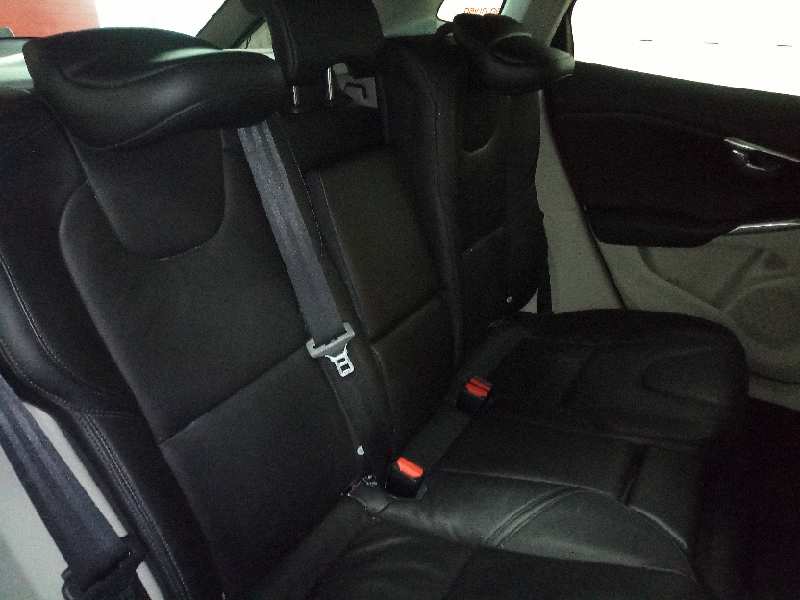 VOLVO V40 (2012-0) You!