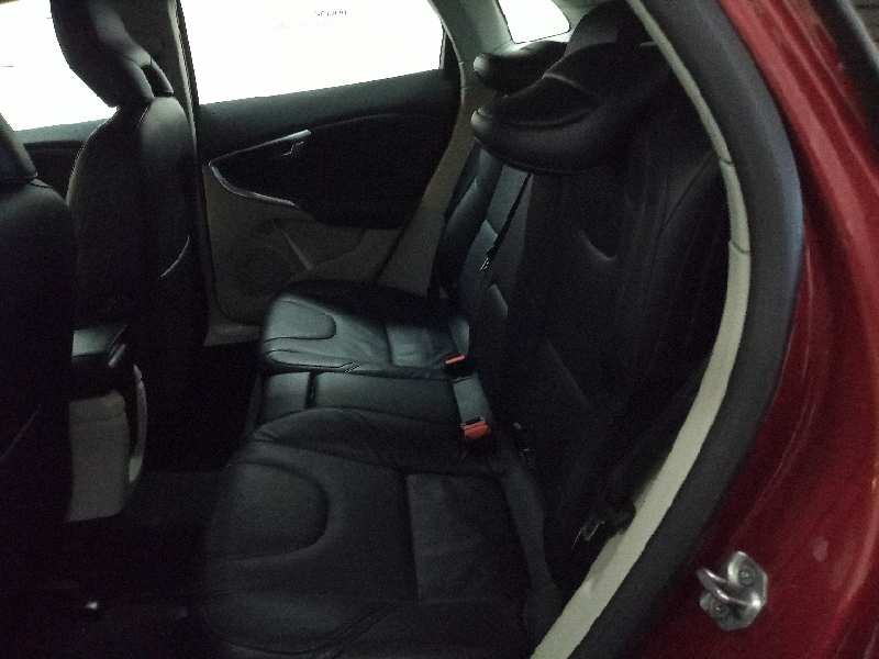 VOLVO V40 (2012-0) You!