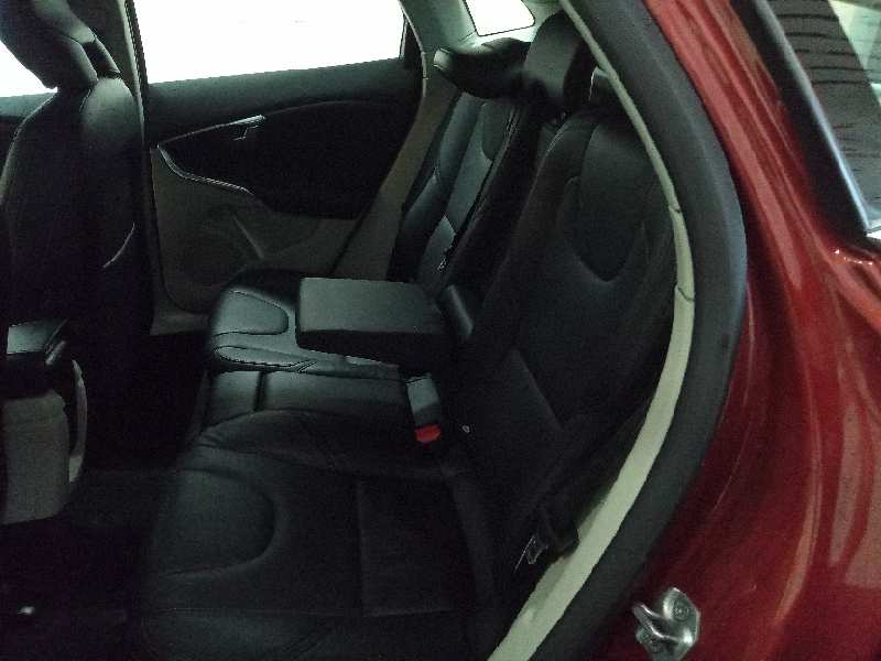 VOLVO V40 (2012-0) You!