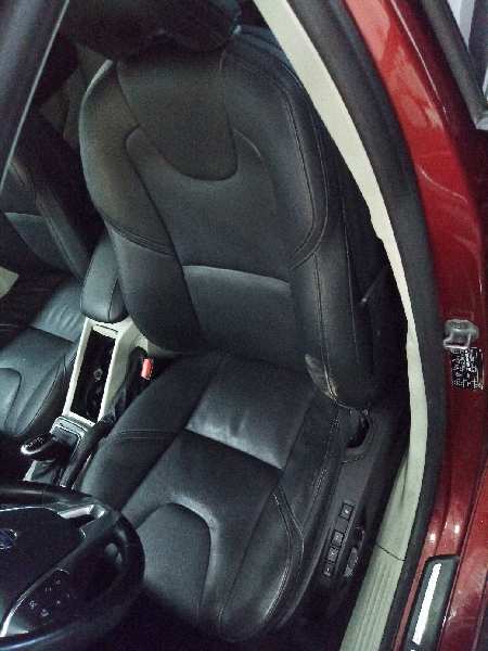 VOLVO V40 (2012-0) You!