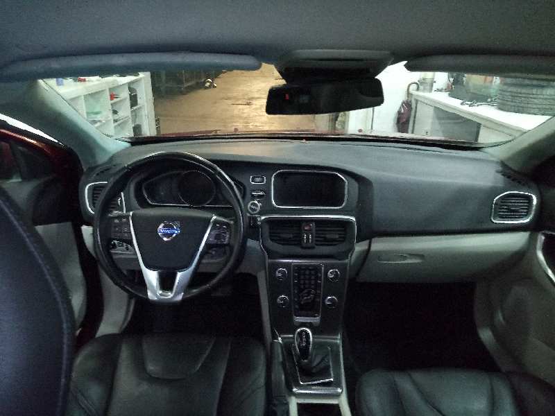 VOLVO V40 (2012-0) You!