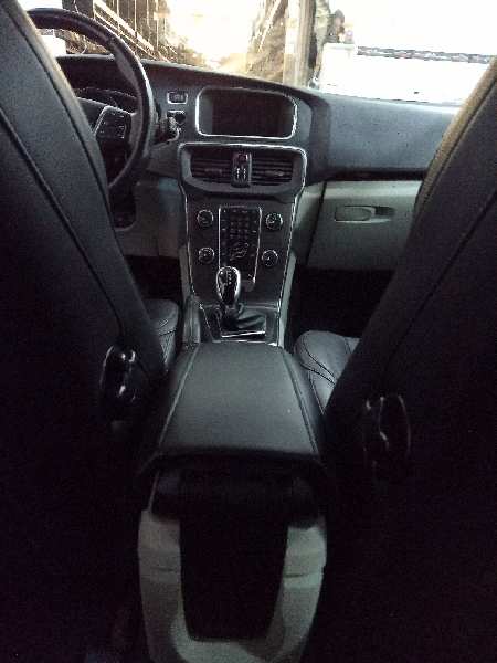 VOLVO V40 (2012-0) You!