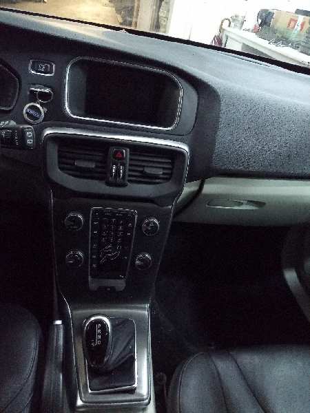 VOLVO V40 (2012-0) You!