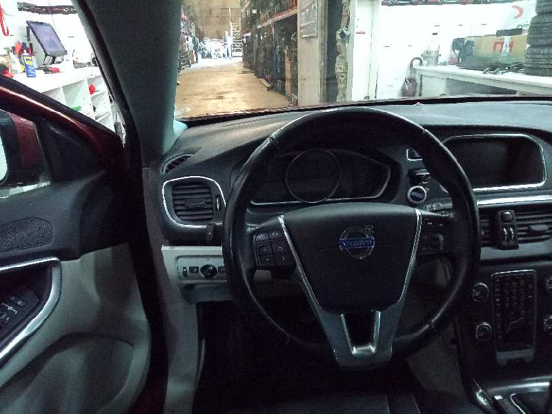 VOLVO V40 (2012-0) You!