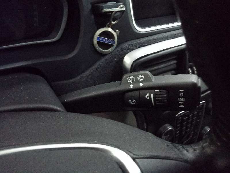 VOLVO V40 (2012-0) You!