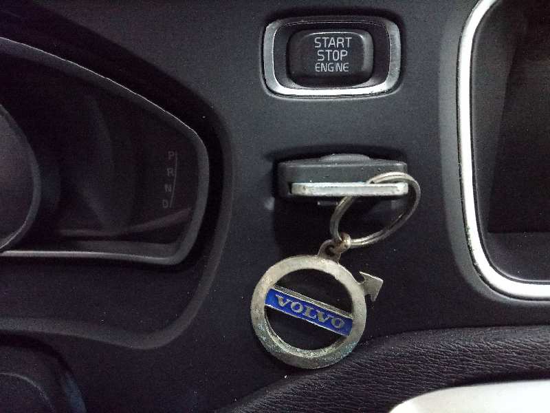 VOLVO V40 (2012-0) You!