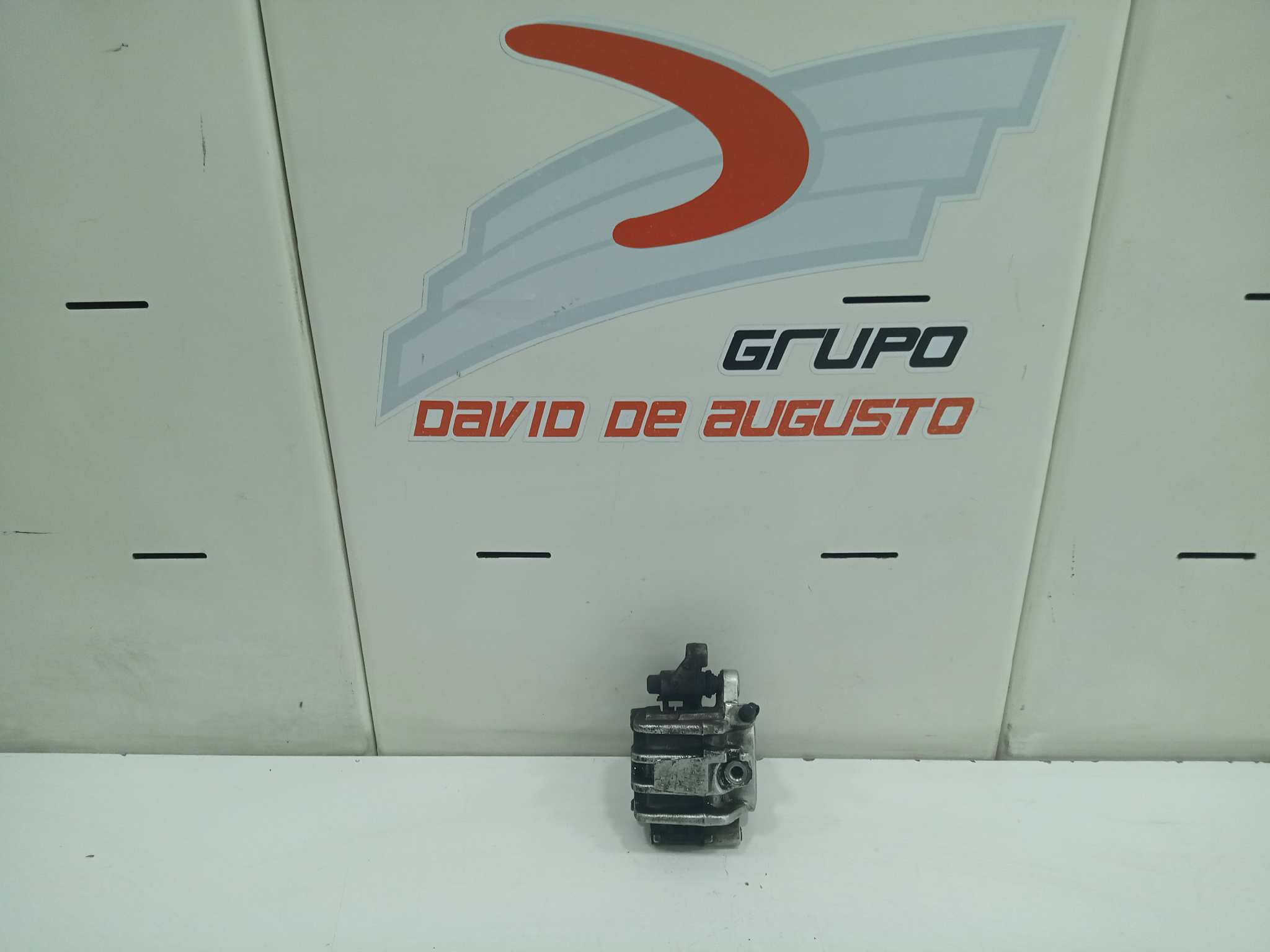 PINZA DE FRENO DELANTERA DERECHA foto 6
