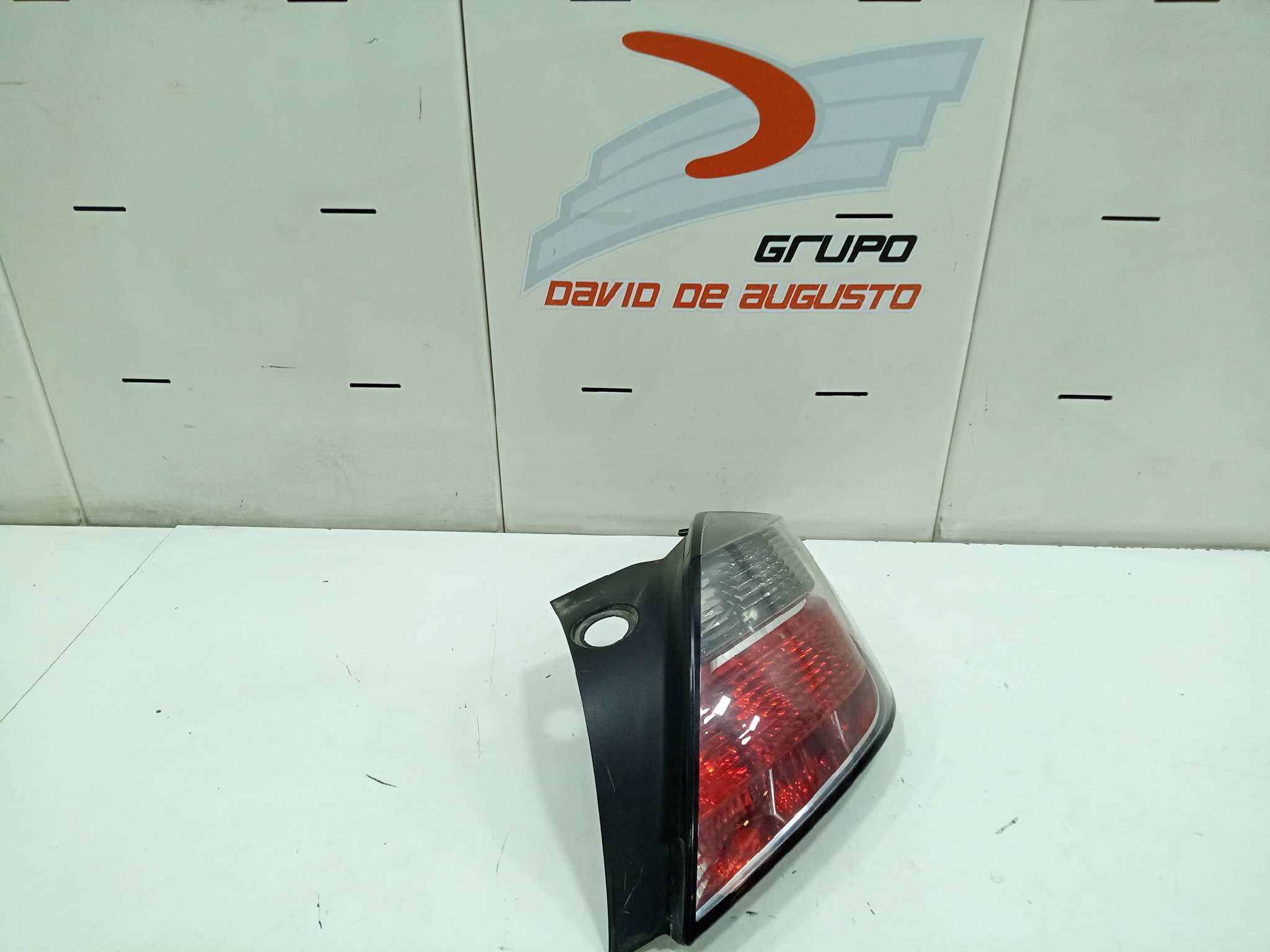 PILOTO TRASERO DERECHO foto 2