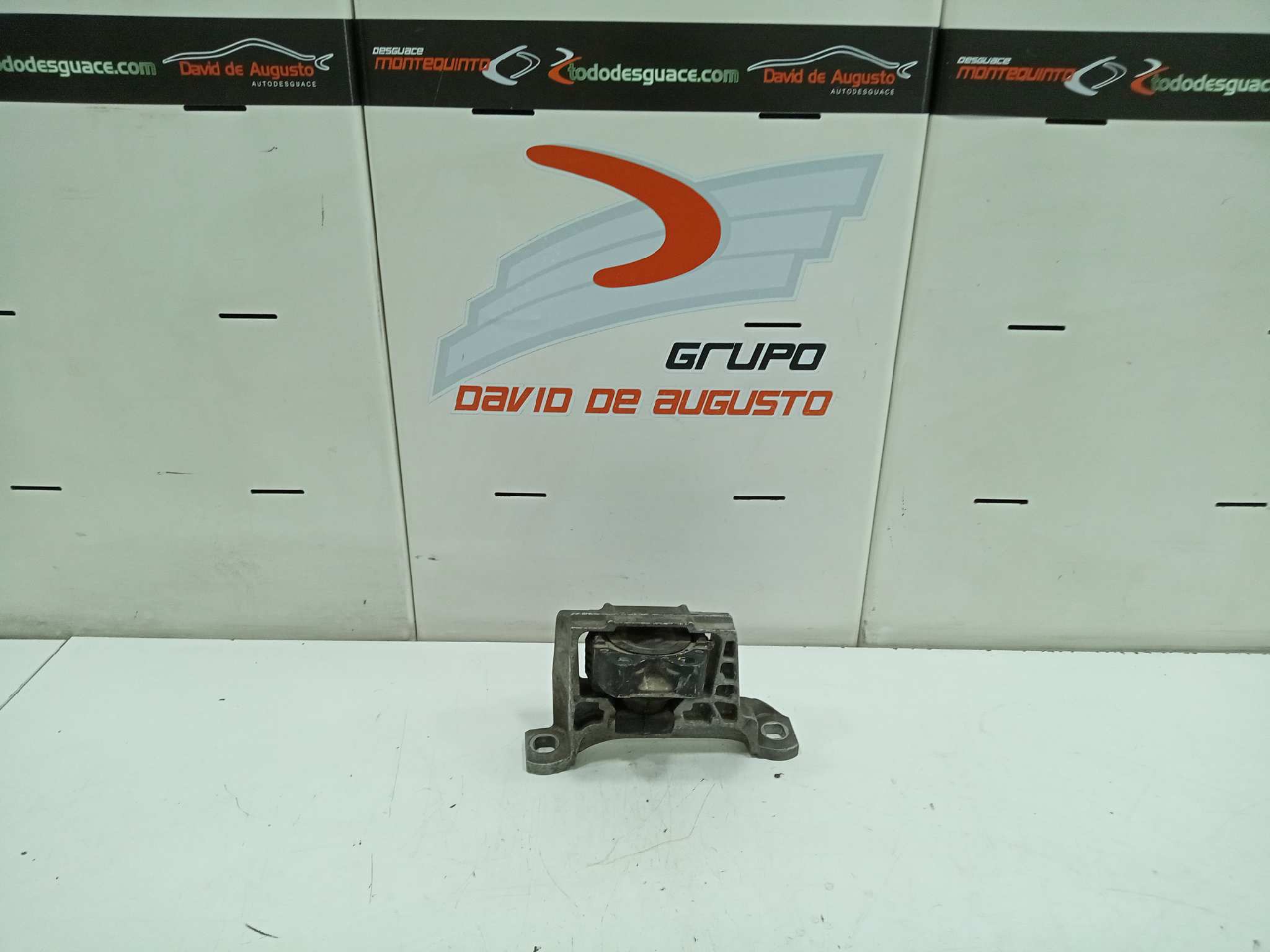 SOPORTE MOTOR DERECHO